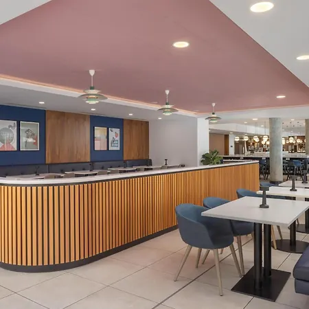Hampton By Hilton London Stansted Airport-3