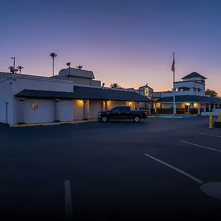 Super 8 By Wyndham Mesa Downtown Near Convention Center-3