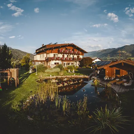 Simone'S Platzerl - Inklusive Taeglichem Freien Eintritt Tauern Spa - Nur 5 Gehminuten, Sommerkarte, Privatem Garten Mit Schwimmteich, Grill Und Saunabereich-2