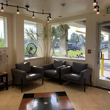 Airport Inn-3