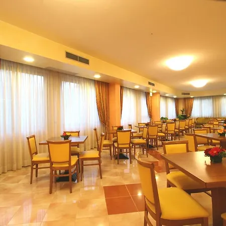 Hotel Villa Luca-3