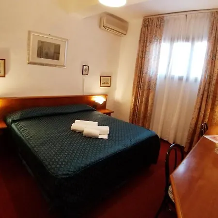 Hotel Enza-2