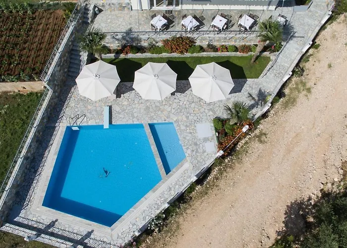 Perivolos Apartments