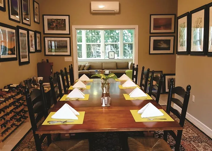 Haven Point Inn And Gallery