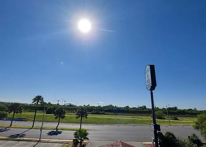 University Inn & Suites Brownsville