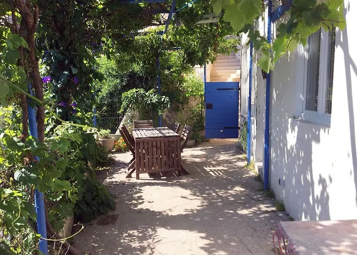 Cabanon Sur L eau