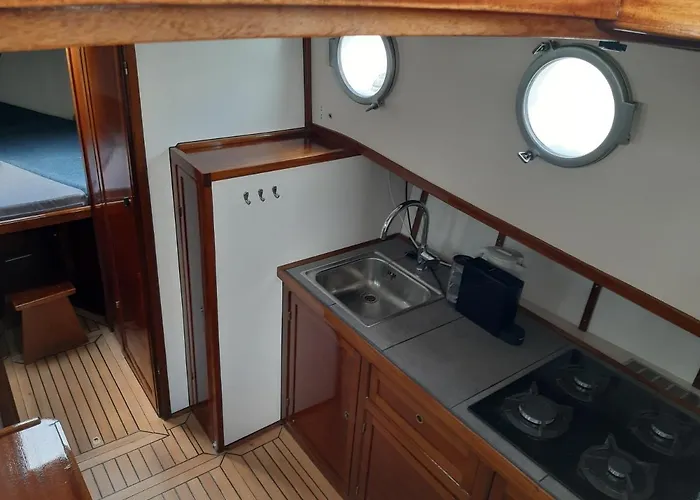 Prive B&B Motorsailer Rataplan