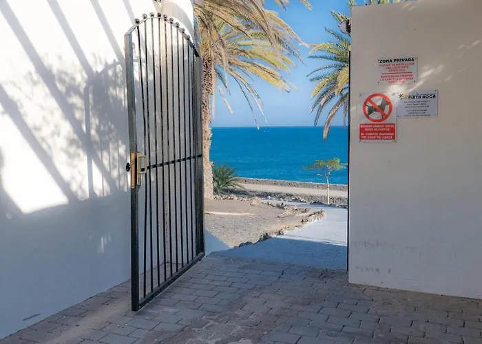 Comfortable Houses Playa Roca Beachfront Access