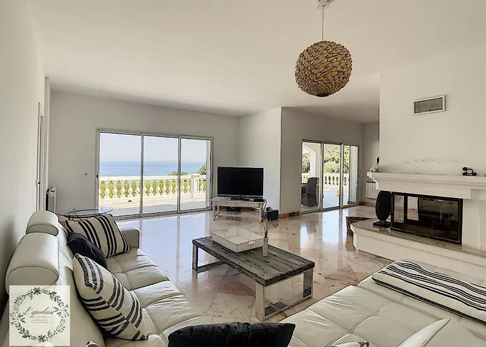 Seaview Villa Marlau