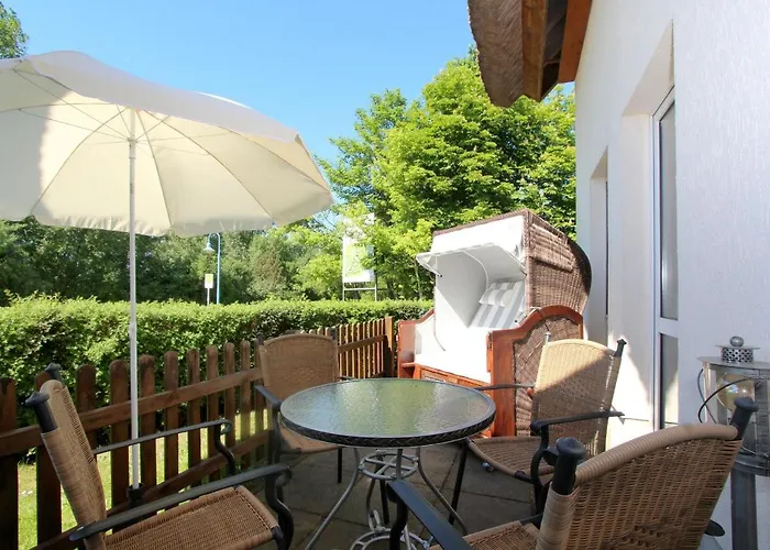 strandnah mit Terrasse, gratis Nutzung vom AHOI Erlebnisbad und Sauna in Sellin - Strandhaus Mönchgut FeWo09