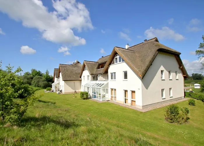strandnah mit Balkon, gratis Nutzung vom AHOI Erlebnisbad und Sauna in Sellin - Strandhaus Mönchgut FeWo13