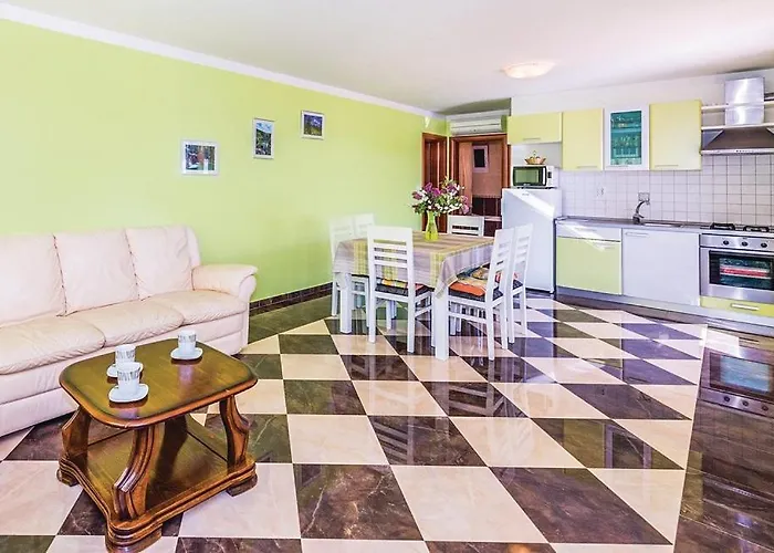 Apartments Hari Tisno