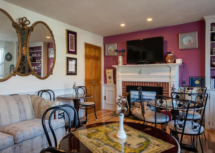 A Cape Cod Ocean Manor Inn