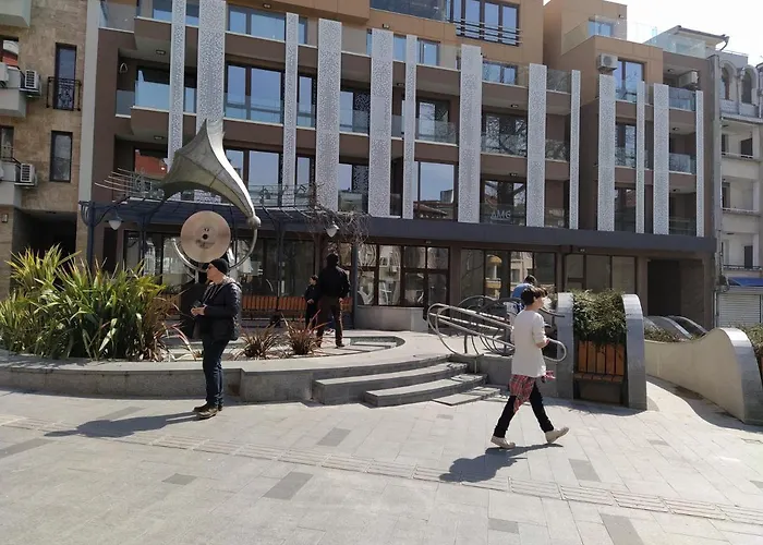 Top Center Apartment Gramophone With Private Parking