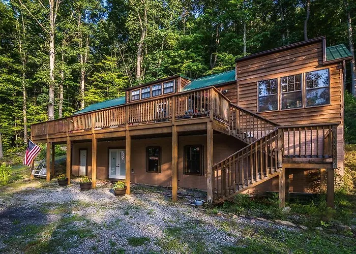 Family Cabin On 6 Acres W/ Lake Access & Hot Tub!
