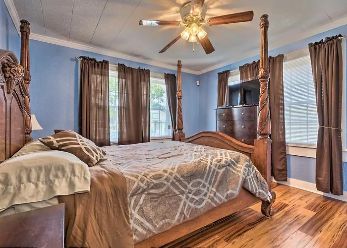 Cozy Gulfport Home: Walk To Beach, Marina & Casino