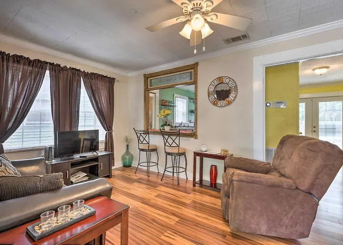 Cozy Gulfport Home: Walk To Beach, Marina & Casino