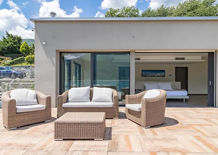 Villa Del Sasso Cremia Lakefront Villa with Jacuzzi&Pool