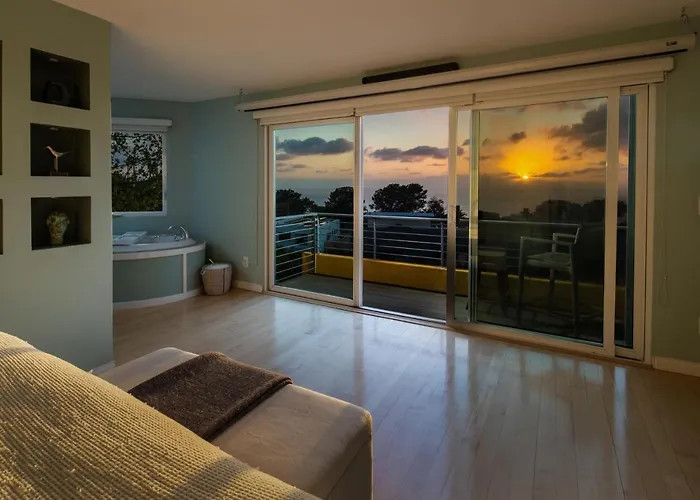 Beach Resort Home With Ocean Views Jacuzzi & Sauna!