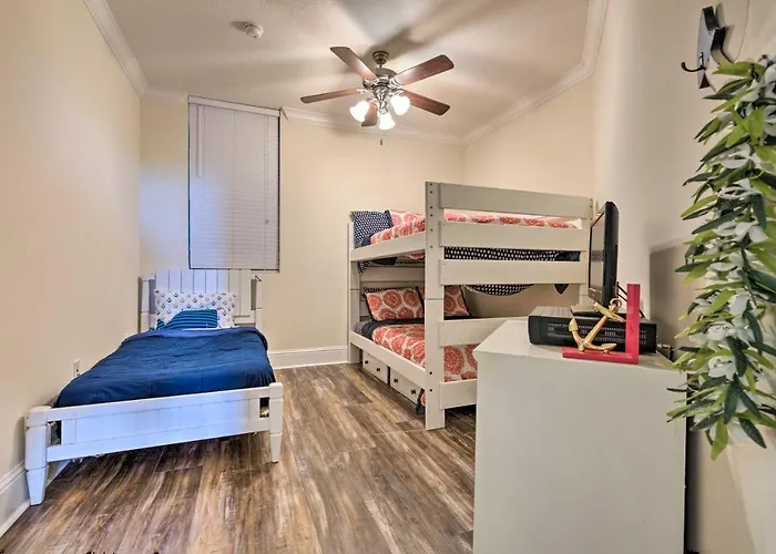 Dauphin Island Condo W/ Pool, Balcony & Ocean View