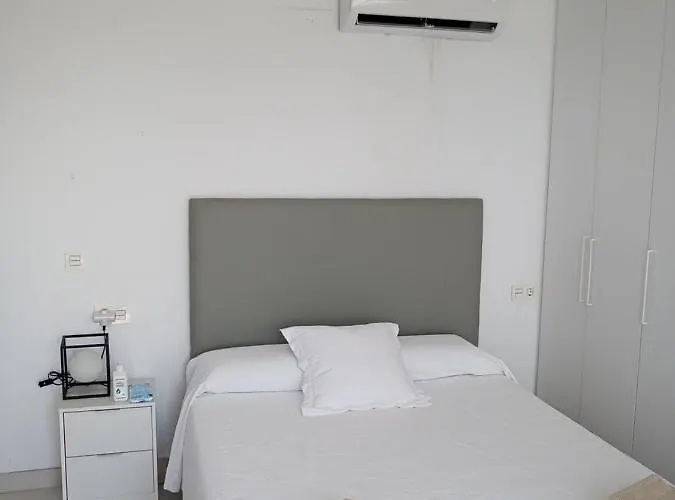 Coqueto estudio-ático EN PRIMERA LÍNEA DE PLAYA CON PRECIOSAS VISTAS AL MAR