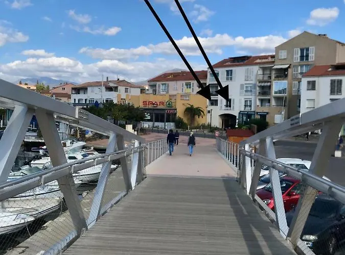 Appartement Plein Centre Saint Florent Face Au Port