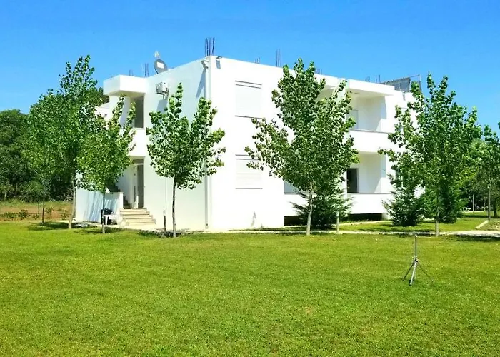 Riviera Inn Apartments
