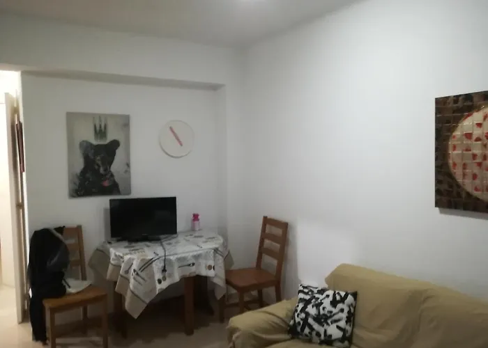 Camera Privata Singola In Appartamento, Bagno In Comune, Aria Condizionata Caldo Freddo, Wifi, Tv