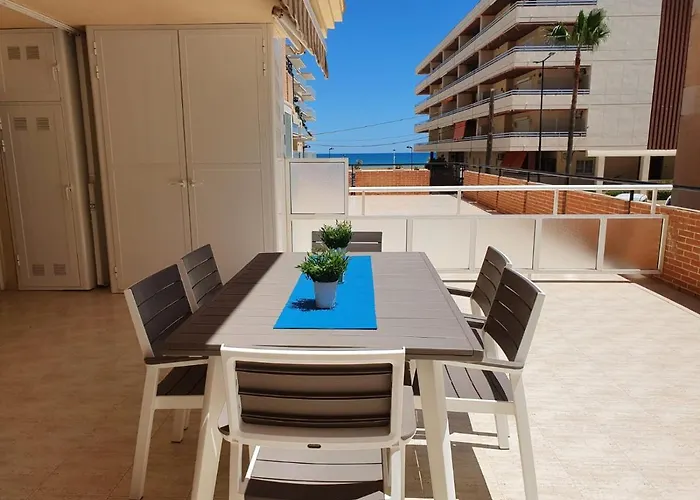 Relax y comodo APARTAMENTO CON GRAN TERRAZA, PISCINA Y CON VISTAS AL MAR, A SOLO 50 m DE LA PLAYA