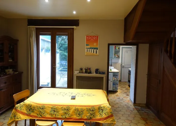 Tout un 2eme étage à 300 mètres de la mer, chez l'habitant !