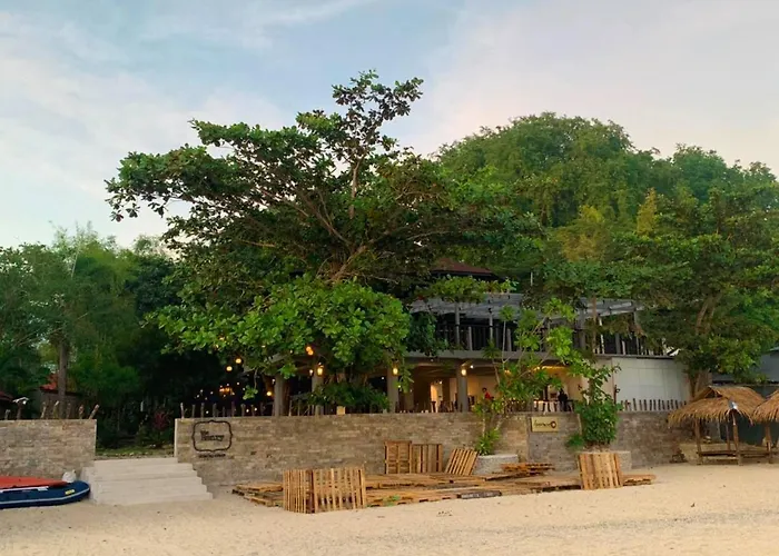 The Henry Resort Taramindu Laiya
