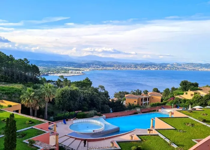 Vue mer et sur la baie de Cannes piscine 450m2 randonnée VTT au pied de l Esterel