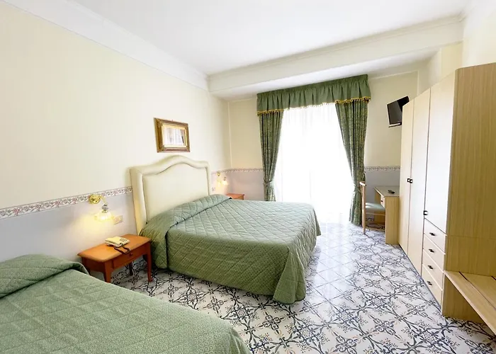 Hotel Reginella SantʼAgata sui Due Golfi