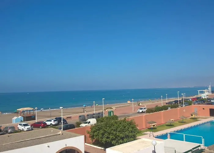 Primera línea, magníficas vistas al mar y a la playa