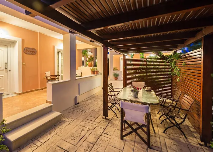 Lorenzo Villas With Private Pool, 200M From The Beach, By Zantewize