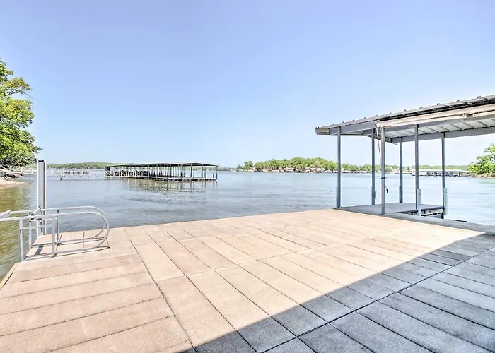 Dock! Waterfront Family Home On Lake Of The Ozarks