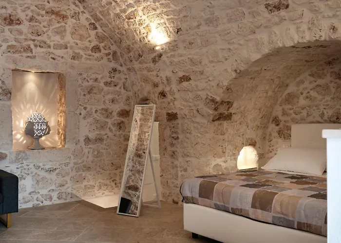 white room Ostuni
