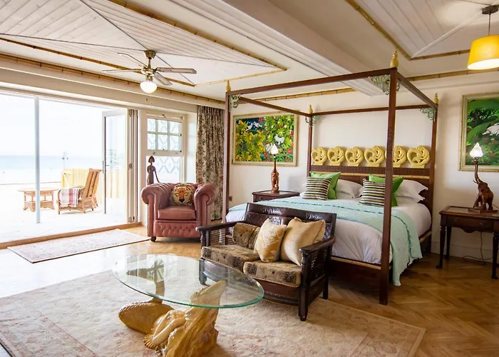 Tolcarne Beach Colonial Restaurant&Rooms