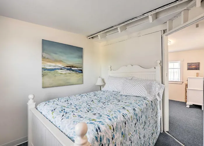 Plum Island Retreat ~ 1-Block Walk To Beach!