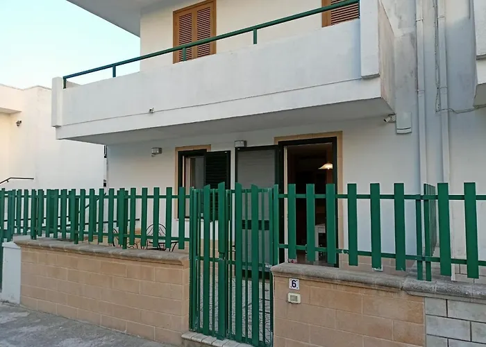Villetta Poesia 50 m dal mare con giardino e parcheggio