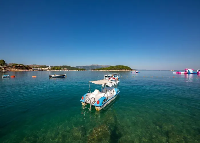 Hotel New Crystal With Private Beach