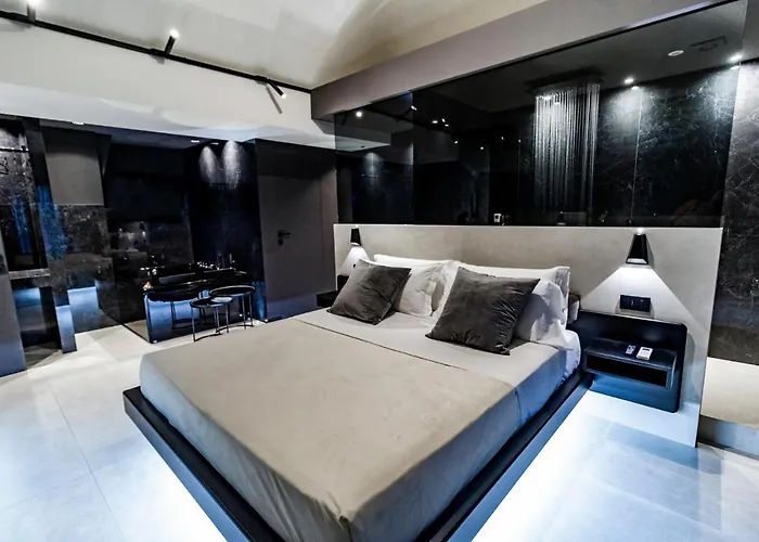 4 Suites " Unconventional Living Rooms "