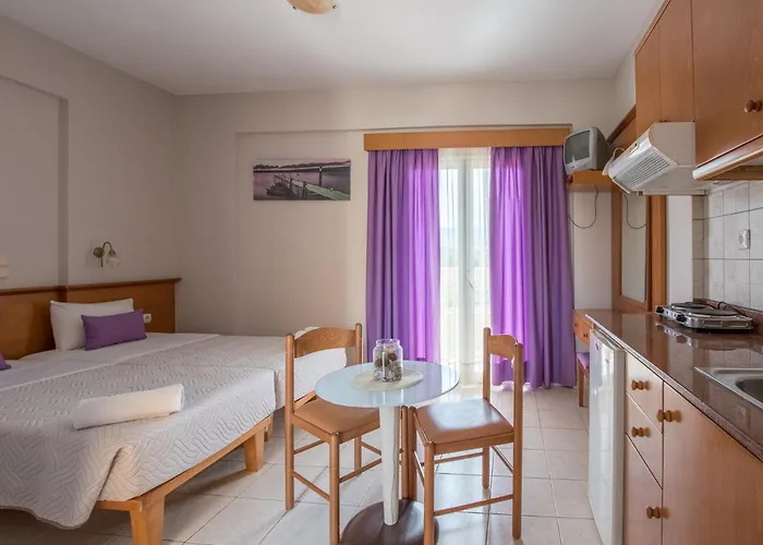Danelis Studios & Apartments