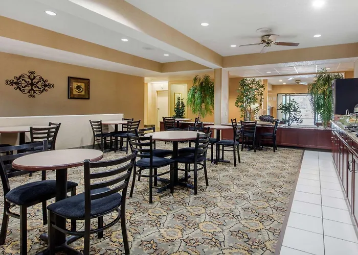 Quality Inn & Suites Benton - Draffenville
