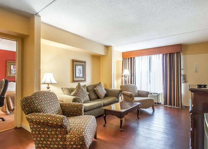 Clarion Inn & Suites University Center
