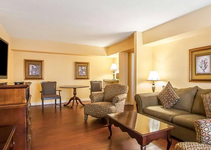 Clarion Inn & Suites University Center