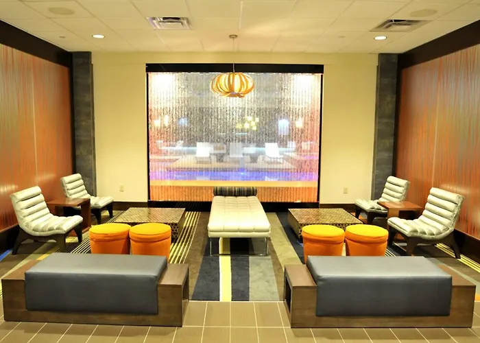 Holiday Inn And Suites Charleston West By Ihg