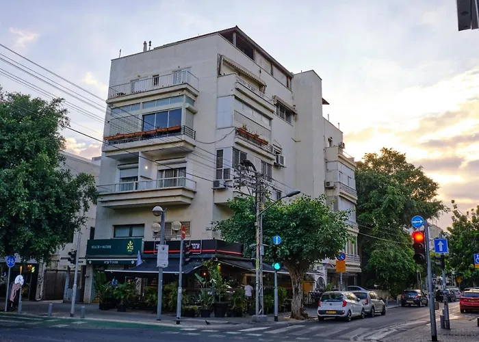 Beautiful 2-Bedroom Condo In The Heart Of Tel Aviv