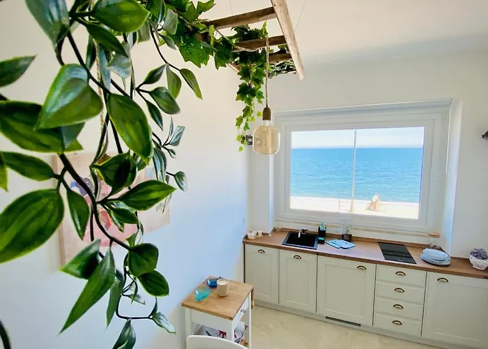 Seafront Holidays & Workstays - Mare & Sole Apartments