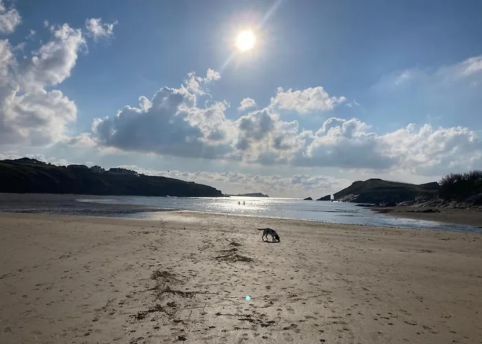 Sirens Sunset Peaceful Retreat With Stunning Sea Views, 5 Minutes From Porth Beach